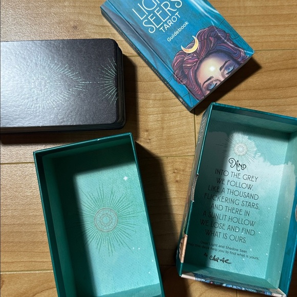 Light Seer’s Tarot 78-Card Deck + Guidebook - Picture 4 of 5